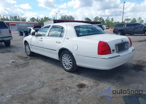 2005 Lincoln Town Car Signature Limited из США, поврежденный, VIN 1LNHM82W95Y615044
